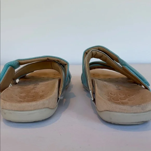 Vionic Hadlie Blue and Silver Sandal. Size 8 - Picture 5 of 6